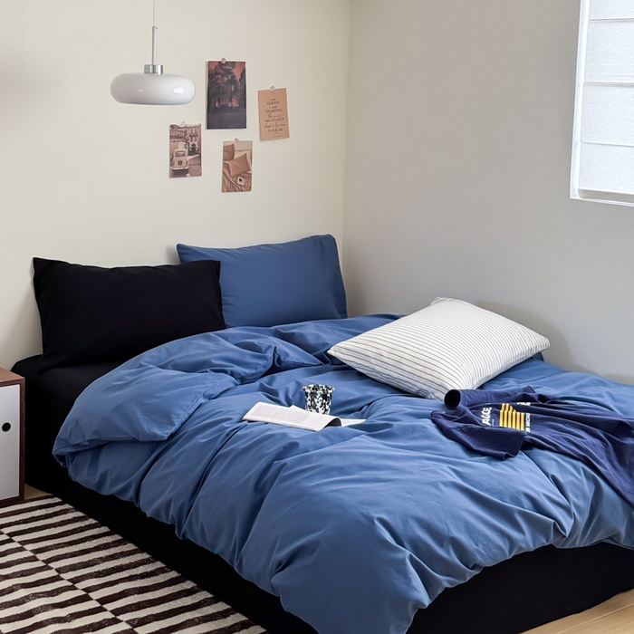 91家纺网 家纺一手货源 找家纺 艾沁家纺 2024新款简约风全棉色织水洗棉混搭四件套 深蓝+黑（深蓝枕+黑色枕）