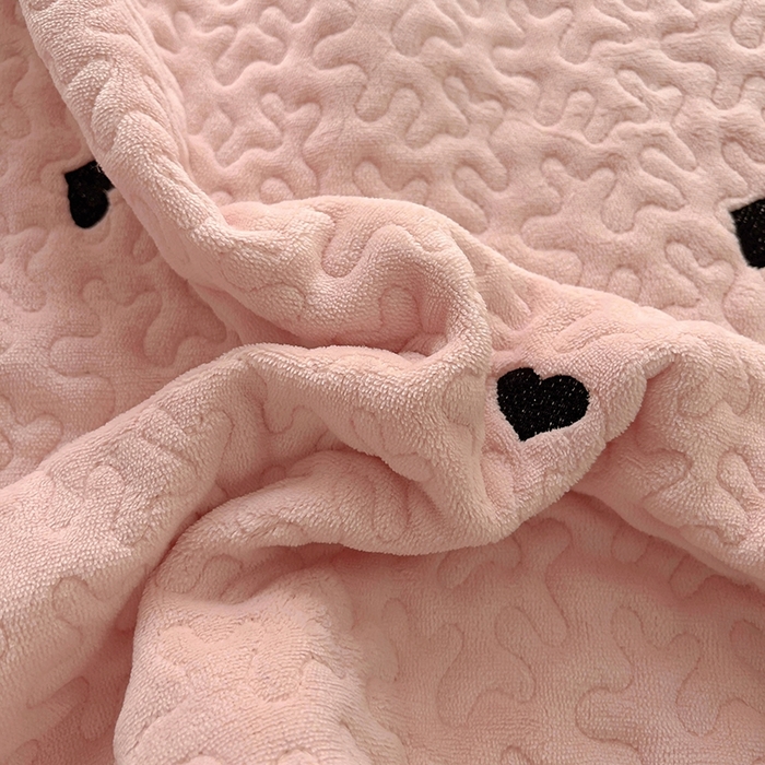 91家纺网 家纺一手货源 找家纺 美梦家纺 2024新款牛奶绒法式绣花夹棉床盖 绒爱心·樱花粉