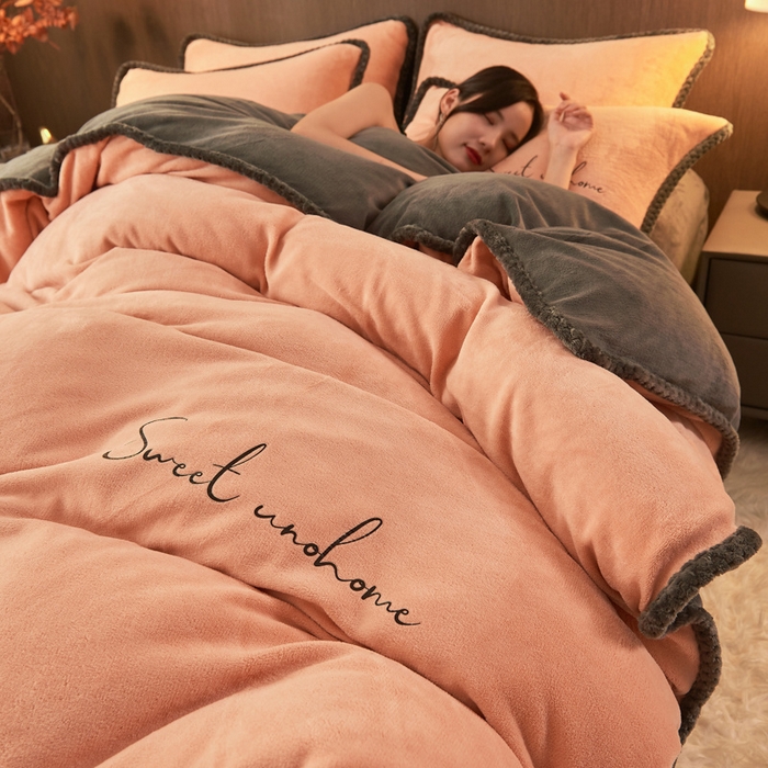 91家纺网 家纺一手货源 找家纺 吾诺 2024新款双拼色牛奶绒四件套 风格一 双拼香槟