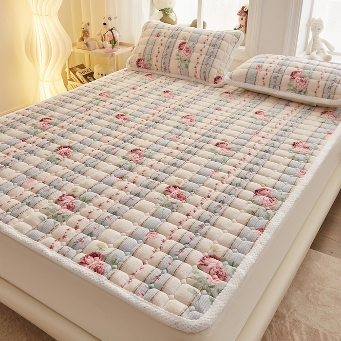 91家纺网 家纺一手货源 找家纺 东宇床垫 2024新款牛奶绒床褥大床 复古花