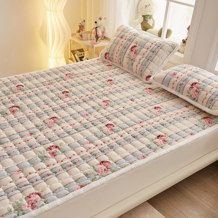 91家纺网 家纺一手货源 找家纺 东宇床垫 2024新款牛奶绒床褥大床 复古花