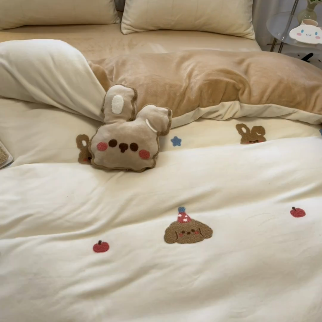 91家纺网 家纺一手货源 找家纺 慕尚家纺 2025新款牛奶绒毛巾绣刺绣四件套 球球 咖