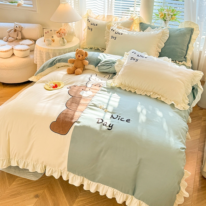 91家纺网 家纺一手货源 找家纺 绒兔兔 2024新款棉加牛奶绒贴布绣四件套 可爱熊仔-浅绿