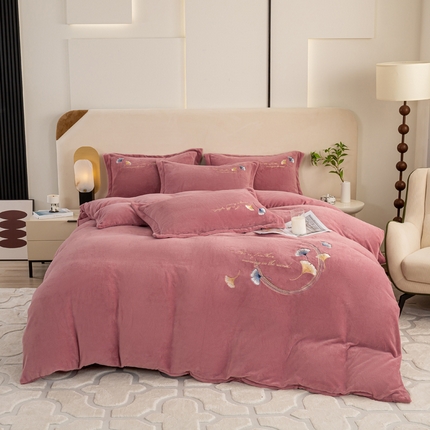 91家纺网 家纺一手货源 找家纺 （总）昊翔家纺 2024新款高克重牛奶绒刺绣四件套