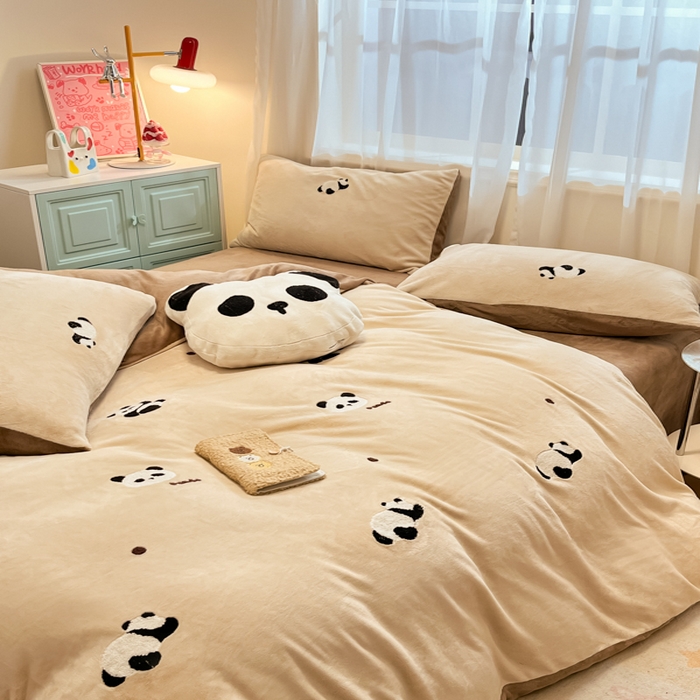 91家纺网 家纺一手货源 找家纺 慕尚家纺 2025新款牛奶绒毛巾绣刺绣四件套 熊猫天下 咖