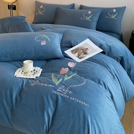 91家纺网 家纺一手货源 找家纺 如一 2024新款水晶绒双拼刺绣单被套—郁金香系列 郁金香-宾利蓝