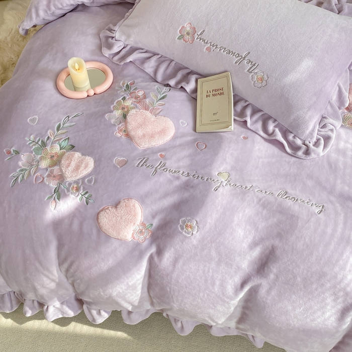 91家纺网 家纺一手货源 找家纺 蜜柚 2024新款全消光高克重韩版小清新贴布绣四件套 花妍-紫