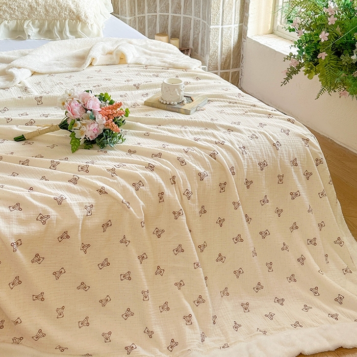 91家纺网 家纺一手货源 找家纺 木楌家居 2025新款皱绉纱空调盖被毯 快乐小熊