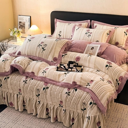 91家纺网 家纺一手货源 找家纺 （总）茉保家纺 2025新款包边款印花牛奶绒床盖四件套