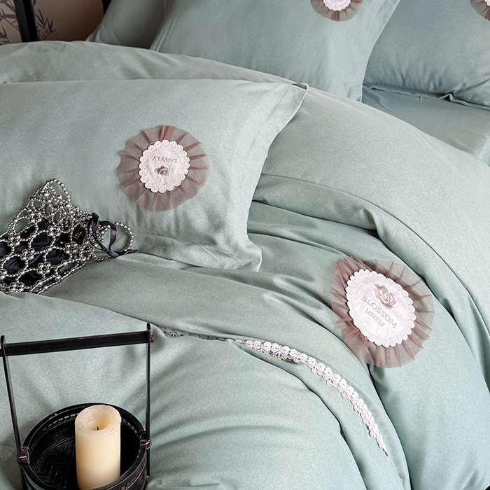 91家纺网 家纺一手货源 找家纺 宜家坊 2024秋冬加厚肌理纹碳素磨毛刺绣贴布绣花边新中式四件套 绿色