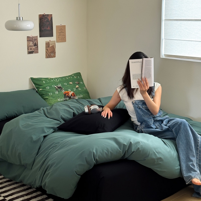 91家纺网 家纺一手货源 找家纺 艾沁家纺 2024新款简约风全棉色织水洗棉混搭四件套 墨绿+黑（墨绿+印花枕）