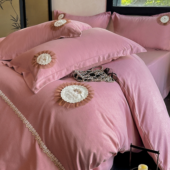 91家纺网 家纺一手货源 找家纺 宜家坊 2024秋冬加厚肌理纹碳素磨毛刺绣贴布绣花边新中式四件套 豆沙