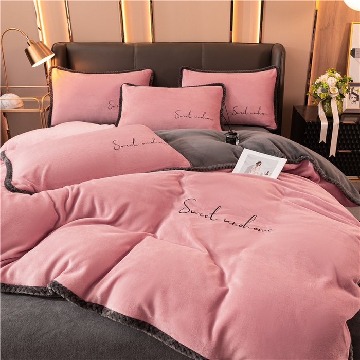 91家纺网 家纺一手货源 找家纺 吾诺 2024新款双拼色牛奶绒四件套 风格二 双拼豆沙