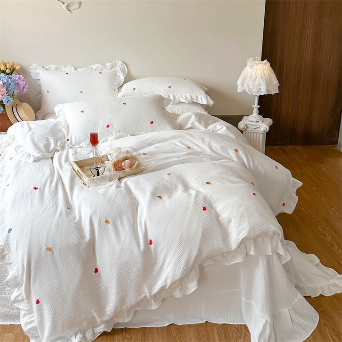 91家纺网 家纺一手货源 找家纺 木楌 2024全棉皱皱纱荷叶边刺绣工艺款四件套 爱恋