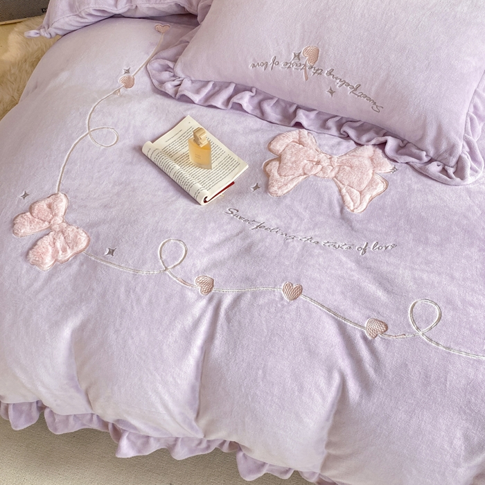 91家纺网 家纺一手货源 找家纺 蜜柚 2024新款全消光高克重韩版小清新贴布绣四件套 蝴蝶结-紫