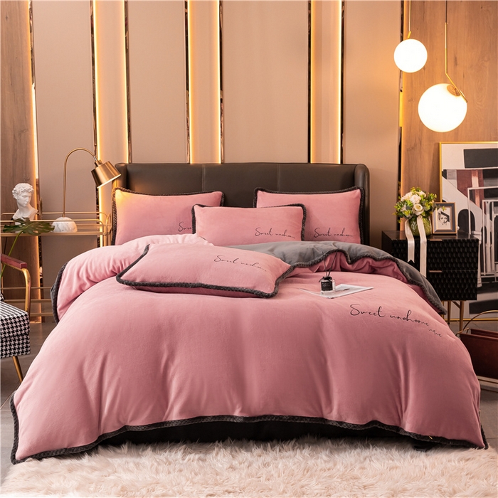 91家纺网 家纺一手货源 找家纺 吾诺 2024新款双拼色牛奶绒四件套 风格二 双拼豆沙