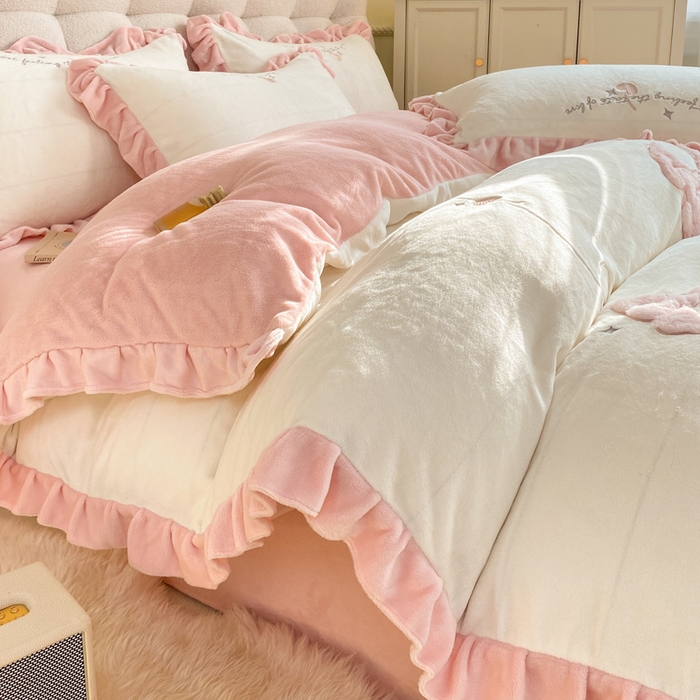 91家纺网 家纺一手货源 找家纺 蜜柚 2024新款全消光高克重韩版小清新贴布绣四件套 蝴蝶结-粉