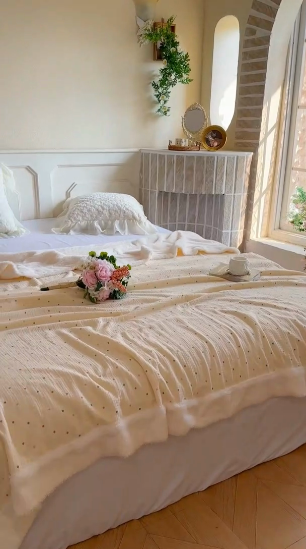 91家纺网 家纺一手货源 找家纺 木楌家居 2025新款皱绉纱空调盖被毯 波点暖暖