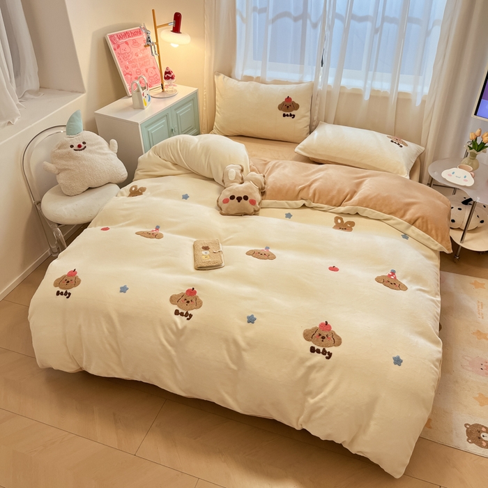 91家纺网 家纺一手货源 找家纺 慕尚家纺 2025新款牛奶绒毛巾绣刺绣四件套 球球 咖