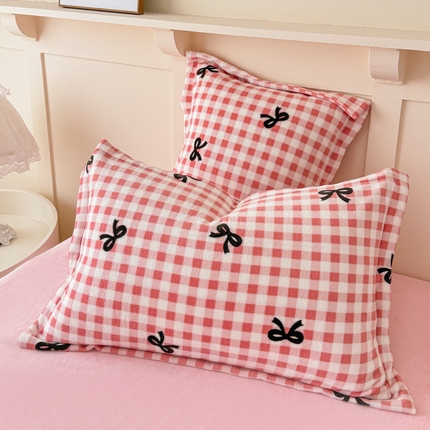 妖妖家纺 2024新款200克牛奶绒单枕套 格子蝴蝶结-粉
