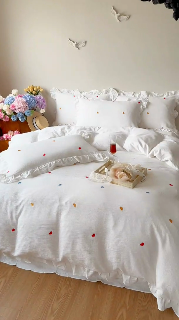 91家纺网 家纺一手货源 找家纺 木楌 2024全棉皱皱纱荷叶边刺绣工艺款四件套 爱恋