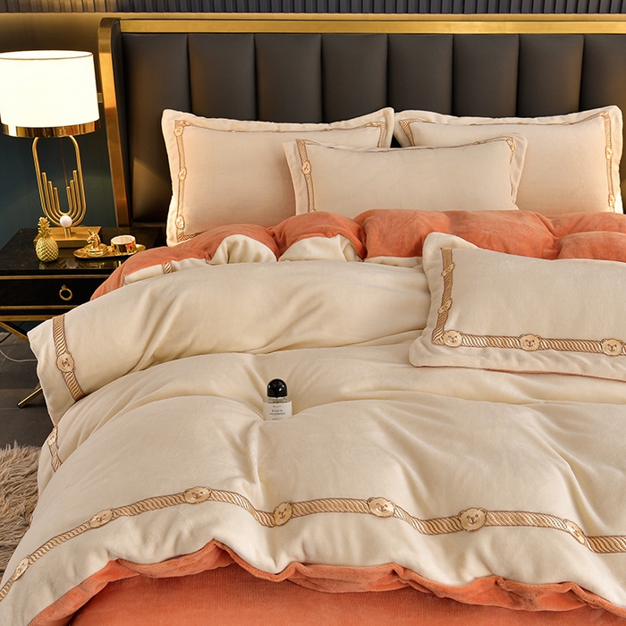 91家纺网 家纺一手货源 找家纺 云家 （包含买家秀）2024新款高克重牛奶绒纯色双拼刺绣四件套珊瑚绒 凯迪系列 凯迪-奶昔白+橙