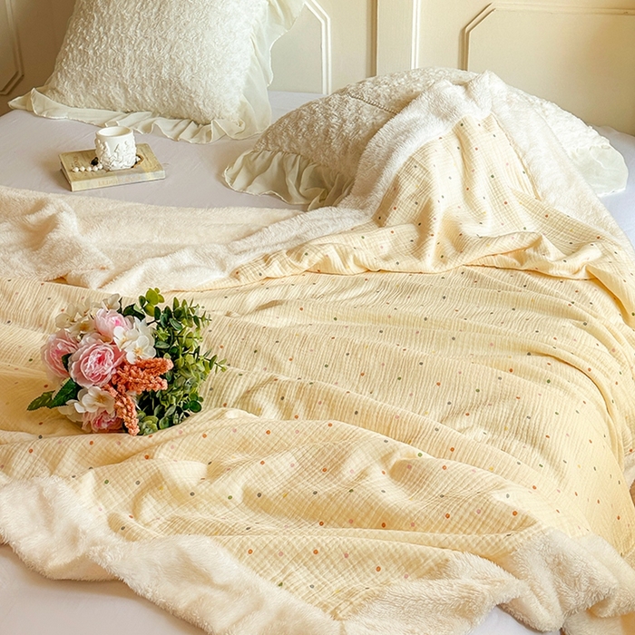 91家纺网 家纺一手货源 找家纺 木楌家居 2025新款皱绉纱空调盖被毯 波点暖暖