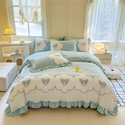 91家纺网 家纺一手货源 找家纺 （总）豪美鑫 2025新款牛奶绒刺绣韩版花边四件套-蝴蝶仙子