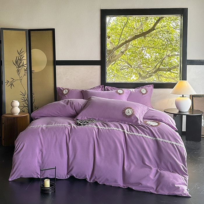 91家纺网 家纺一手货源 找家纺 宜家坊 2024秋冬加厚肌理纹碳素磨毛刺绣贴布绣花边新中式四件套 紫色