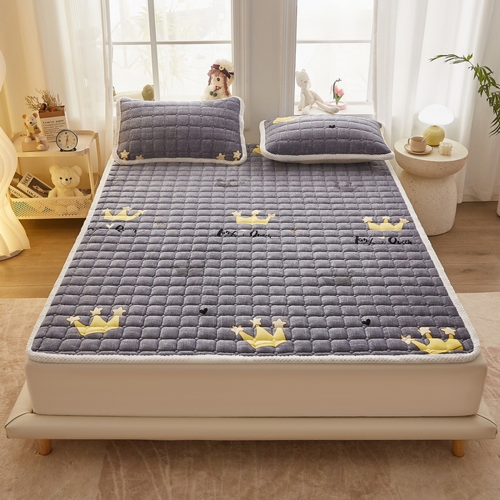 91家纺网 家纺一手货源 找家纺 东宇床垫 2024新款牛奶绒床褥大床 皇冠