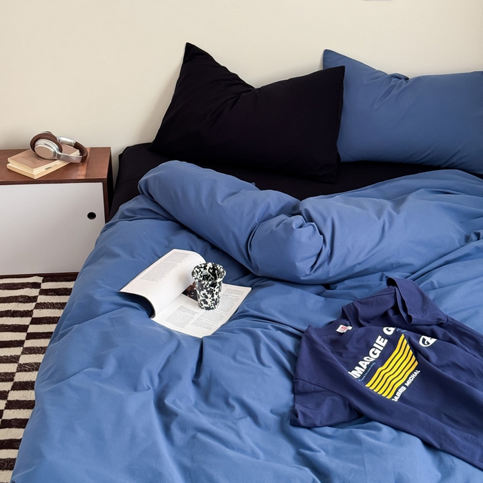 91家纺网 家纺一手货源 找家纺 艾沁家纺 2024新款简约风全棉色织水洗棉混搭四件套 深蓝+黑（深蓝枕+黑色枕）