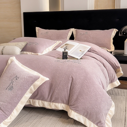 91家纺网 家纺一手货源 找家纺 （总）娇逸家居 2024新款A类雕花牛奶绒拼边刺绣款-99玫瑰