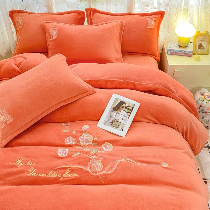 91家纺网 家纺一手货源 找家纺 晶缦家纺 2024新款高克重牛奶绒刺绣花四件套 点点花季-香橙