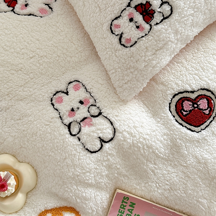 91家纺网 家纺一手货源 找家纺 蜜柚 2024新款高克重羊羔绒牛奶绒毛巾绣四件套 欢乐兔小姐