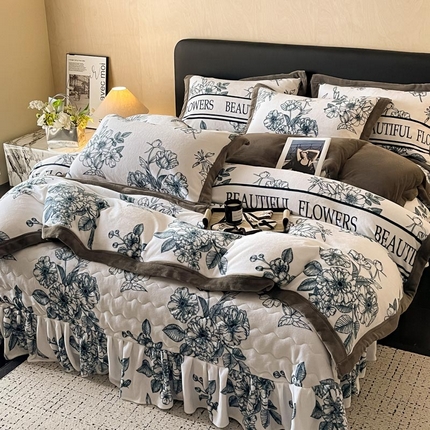 91家纺网 家纺一手货源 找家纺 （总）茉保家纺 2025新款包边款印花牛奶绒床盖四件套