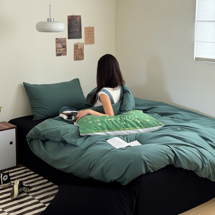 91家纺网 家纺一手货源 找家纺 艾沁家纺 2024新款简约风全棉色织水洗棉混搭四件套 墨绿+黑（墨绿+印花枕）