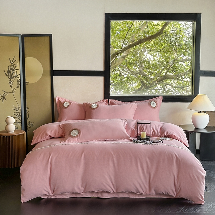 91家纺网 家纺一手货源 找家纺 宜家坊 2024秋冬加厚肌理纹碳素磨毛刺绣贴布绣花边新中式四件套 粉色