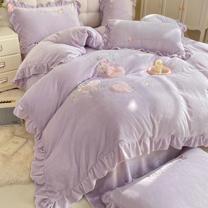 91家纺网 家纺一手货源 找家纺 蜜柚 2024新款全消光高克重韩版小清新贴布绣四件套 花妍-紫