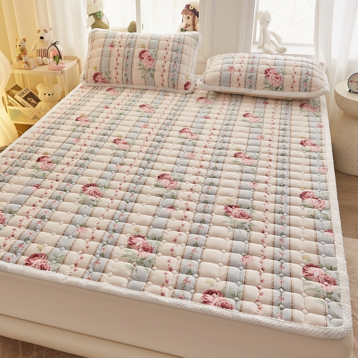 91家纺网 家纺一手货源 找家纺 东宇床垫 2024新款牛奶绒床褥大床 复古花