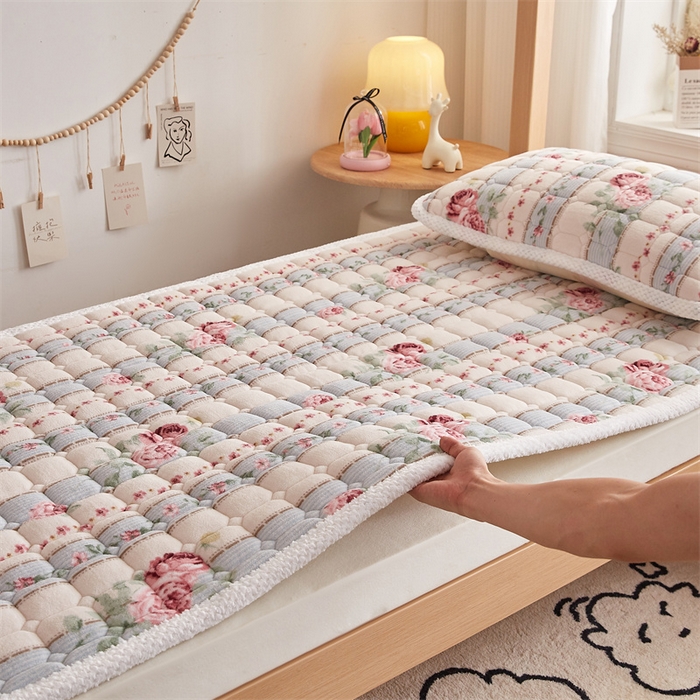 91家纺网 家纺一手货源 找家纺 东宇床垫 2025新款牛奶绒床褥学生床 复古花