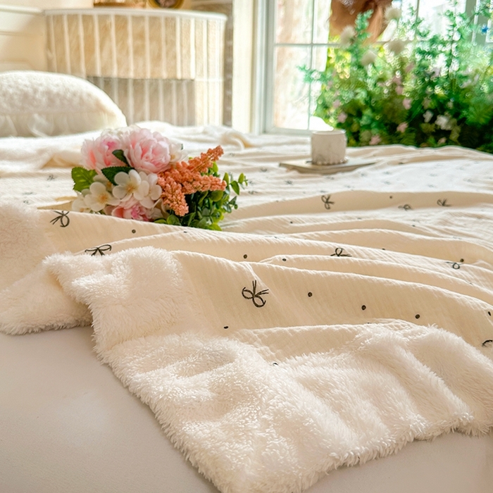 91家纺网 家纺一手货源 找家纺 木楌家居 2025新款皱绉纱空调盖被毯 露丝