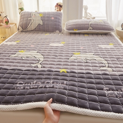 91家纺网 家纺一手货源 找家纺 东宇床垫 2024新款牛奶绒床褥大床 海豚湾