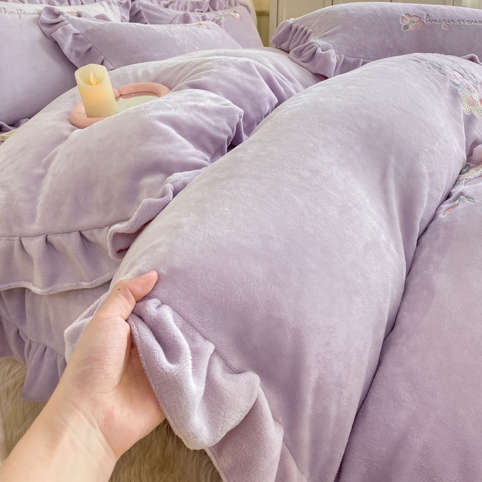 91家纺网 家纺一手货源 找家纺 蜜柚 2024新款全消光高克重韩版小清新贴布绣四件套 花妍-紫