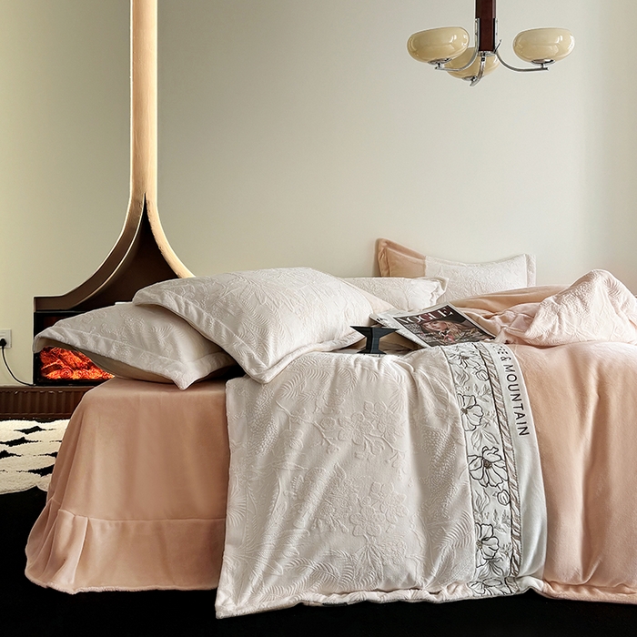 91家纺网 家纺一手货源 找家纺 宜家坊 2024新款法式轻奢全消光牛奶绒雕花拼接刺绣四件套-丛林猎豹（含无纺布包装） 丛林猎豹-摩卡棕