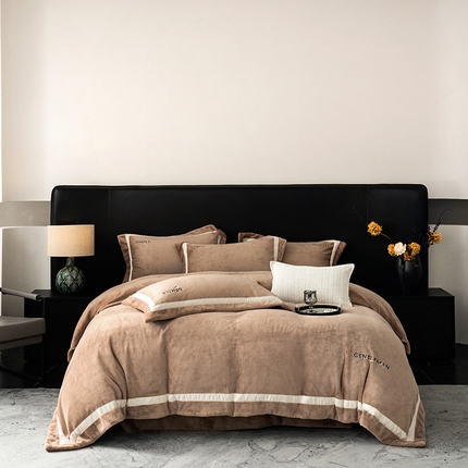 91家纺网 家纺一手货源 找家纺 （总）佳汐蓝 2024新款A类全消光纯色牛奶绒简约刺绣轻奢系列四件套