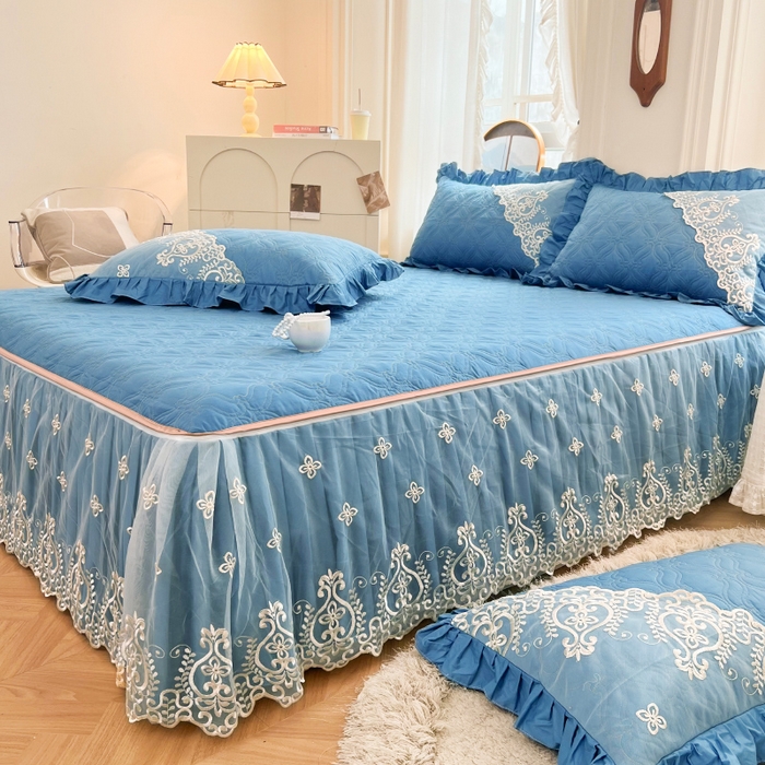 91家纺网 家纺一手货源 找家纺 罗艺轩 2024新款公主风全棉加厚可脱卸床笠式床裙三件套 慕雅-牛仔蓝