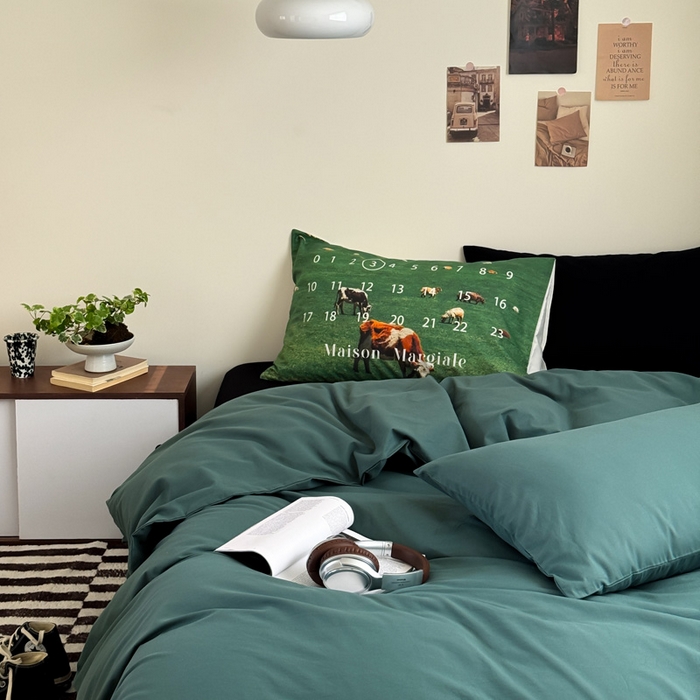 91家纺网 家纺一手货源 找家纺 艾沁家纺 2024新款简约风全棉色织水洗棉混搭四件套 墨绿+黑(黑色枕+印花枕)