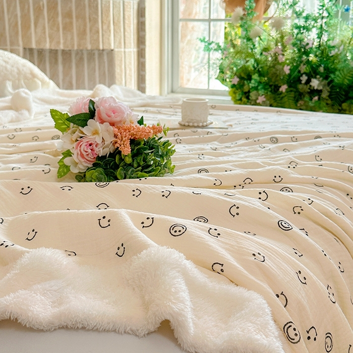 91家纺网 家纺一手货源 找家纺 木楌家居 2025新款皱绉纱空调盖被毯 乐乐