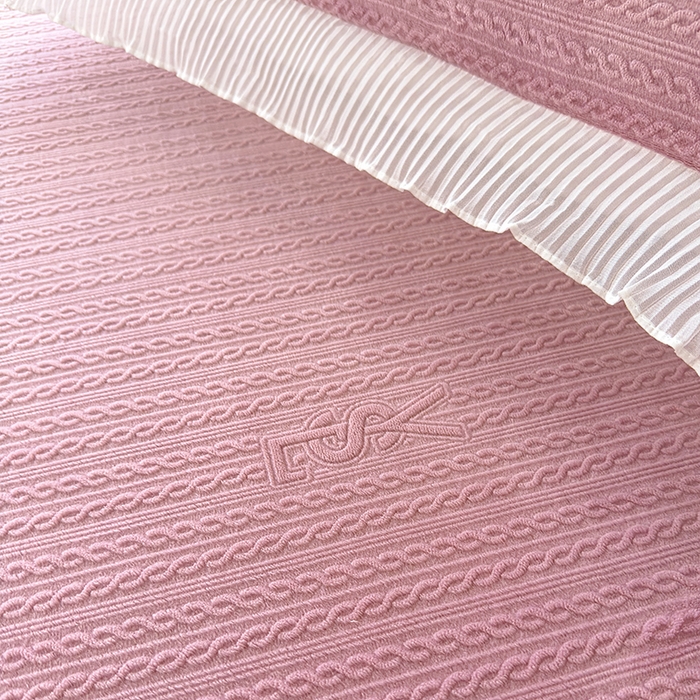 91家纺网 家纺一手货源 找家纺 冬然家纺 2024新款雕花绒床盖四件套系列 小麦穗-豆沙粉