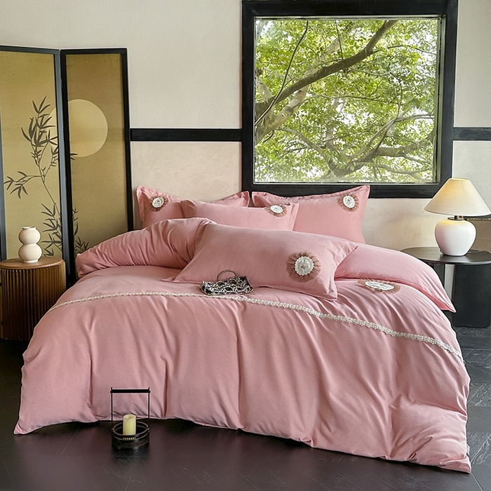 91家纺网 家纺一手货源 找家纺 宜家坊 2024秋冬加厚肌理纹碳素磨毛刺绣贴布绣花边新中式四件套 粉色